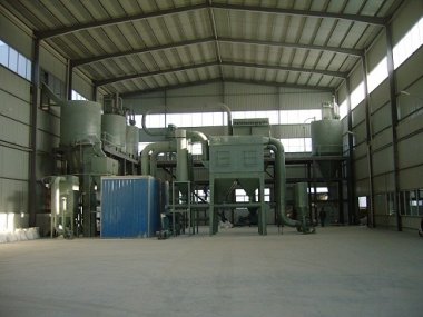 動盤上裝有尺棒氣流粉碎機(jī)或錘頭、刀片等
