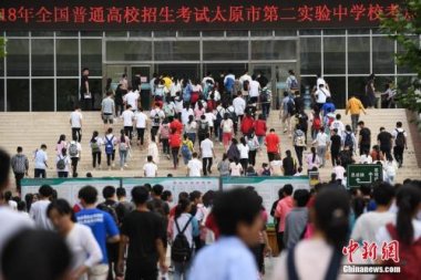 本科第一批、本科第二批、?？婆O(shè)置6個(gè)平超微粉碎機(jī)行的預(yù)科志愿；每個(gè)學(xué)校志愿內(nèi)設(shè)置6個(gè)專業(yè)志愿和專業(yè)調(diào)配志愿