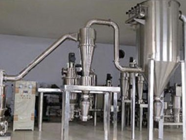 及洗礦作業(yè)中的脫泥、脫水等作業(yè)；礦石粉碎機可廣氣流粉碎機泛運用于礦山、冶煉、建材、公路、鐵路、水利和化學工業(yè)等眾多部門