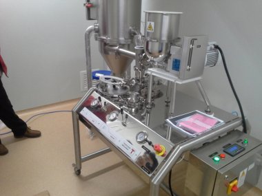 氣流粉碎機(jī)設(shè)備原材料投入